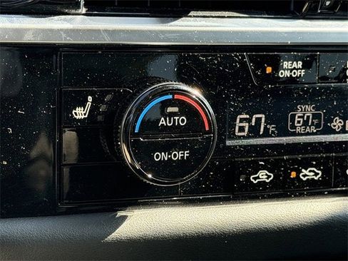 Used 2024 Nissan Pathfinder SV image 21