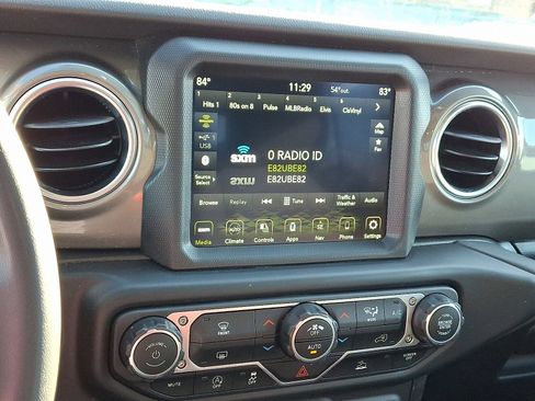 Used 2023 Jeep Gladiator Overland image 16