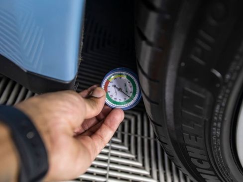 Used 2023 Porsche Taycan w/ Premium Package image 28