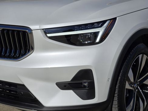 New 2025 Volvo XC40 B5 Ultra w/ Protection Package image 13
