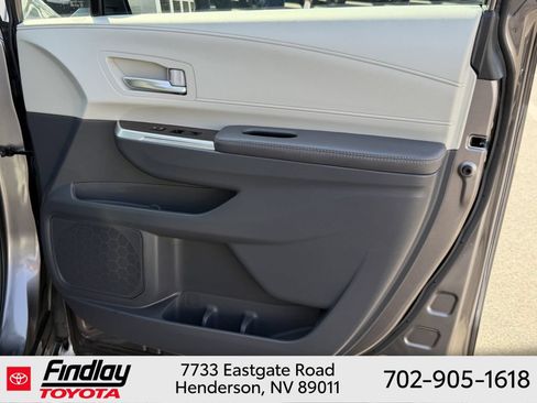 Used 2024 Toyota Sienna XLE FWD image 16
