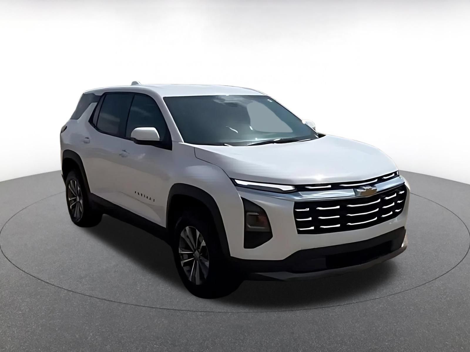 Used 2025 Chevrolet Equinox LT FWD image 3