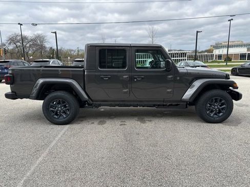 New 2026 Jeep Gladiator Sport AWD/4WD image 5