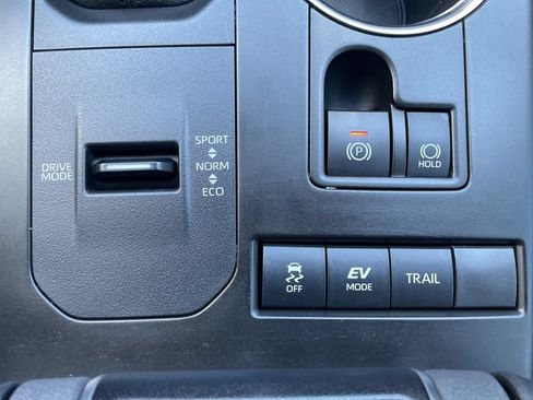 Used 2021 Toyota Highlander XLE AWD/4WD image 27