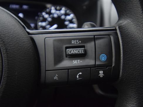 Used 2023 Nissan Rogue SV AWD/4WD image 32