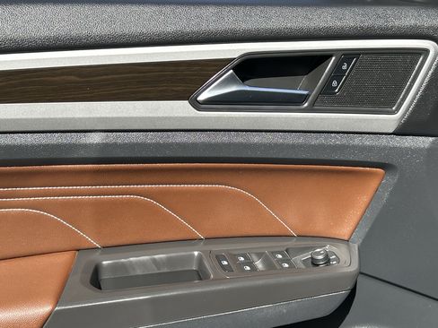 Used 2023 Volkswagen Atlas SE w/ Panoramic Sunroof Package FWD image 21