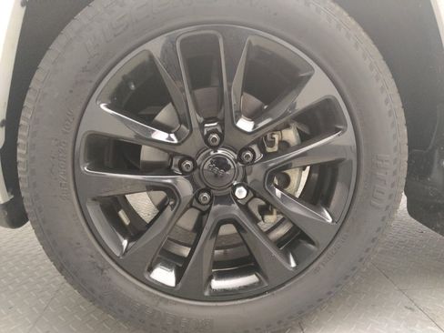 Used 2018 Jeep Grand Cherokee Altitude image 31