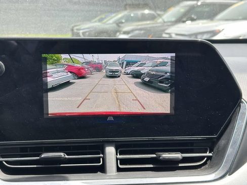 Used 2025 Chevrolet Trax LT w/ LT Convenience Package FWD image 25