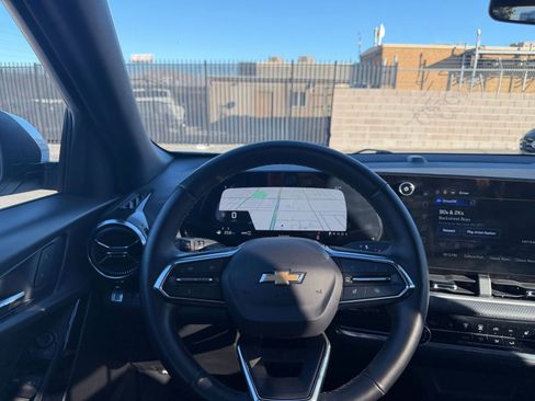 Used 2025 Chevrolet Equinox LT image 32