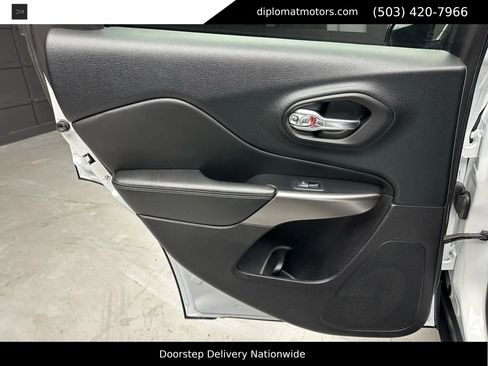 Used 2019 Jeep Cherokee Limited image 24