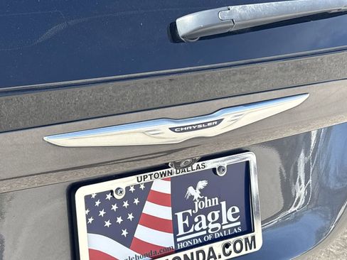 Used 2019 Chrysler Pacifica Touring-L image 19