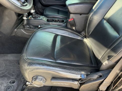 Used 2022 Jeep Wrangler Unlimited Sport AWD/4WD image 19