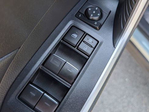 Used 2022 Toyota RAV4 XLE w/ Convenience Package AWD/4WD image 15