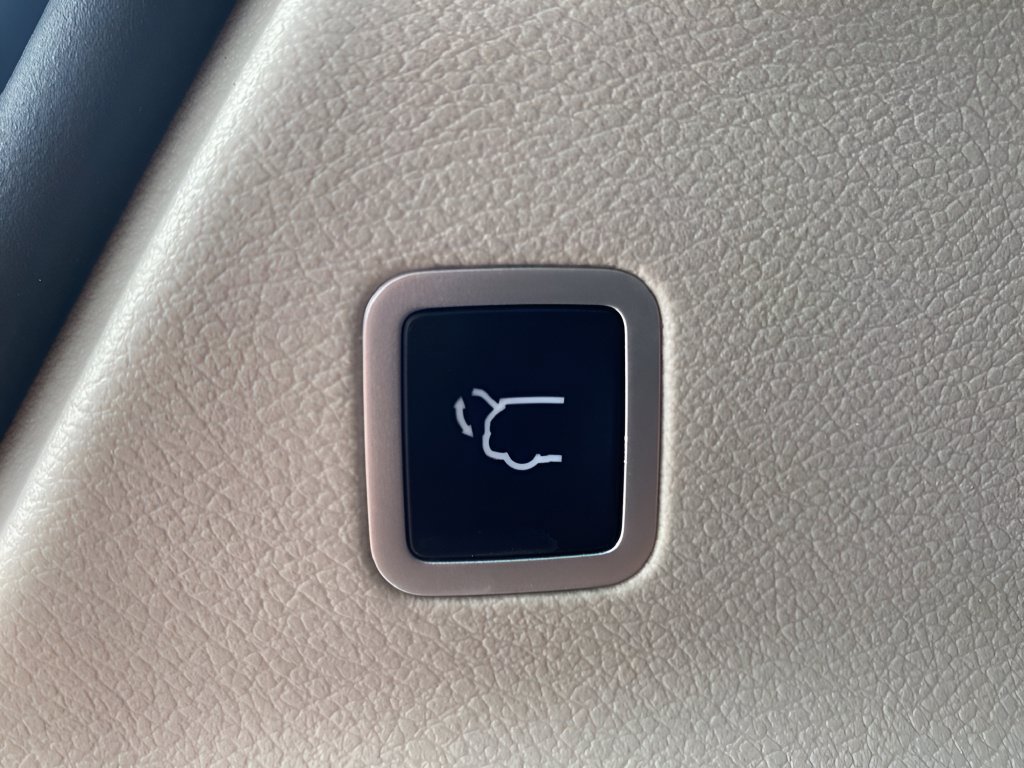 Used 2023 Chrysler Voyager LX FWD image 36
