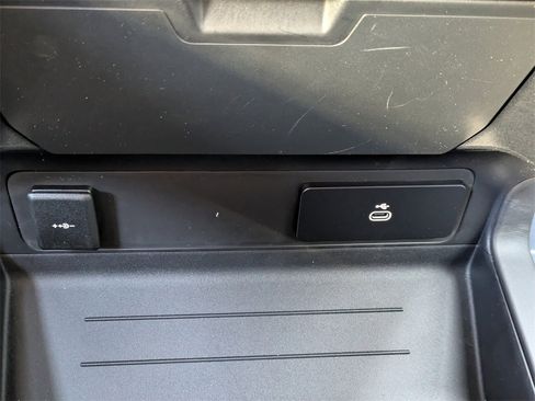 New 2026 Land Rover Defender 110 OCTA image 25