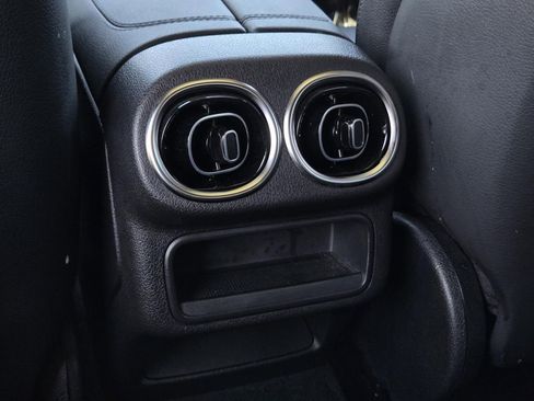 Used 2024 Mercedes-Benz GLC 300 4MATIC image 25