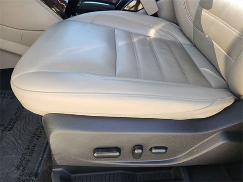 Used 2017 Ford C-MAX Energi Titanium w/ Equipment Group 501A image 25