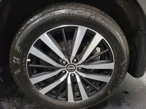 Used 2024 Nissan Pathfinder Platinum AWD/4WD image 10