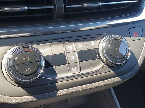 Certified 2025 Buick Envista Preferred w/ Convenience II Package FWD image 19