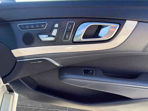 Used 2013 Mercedes-Benz SL 550 w/ Premium Pkg image 30
