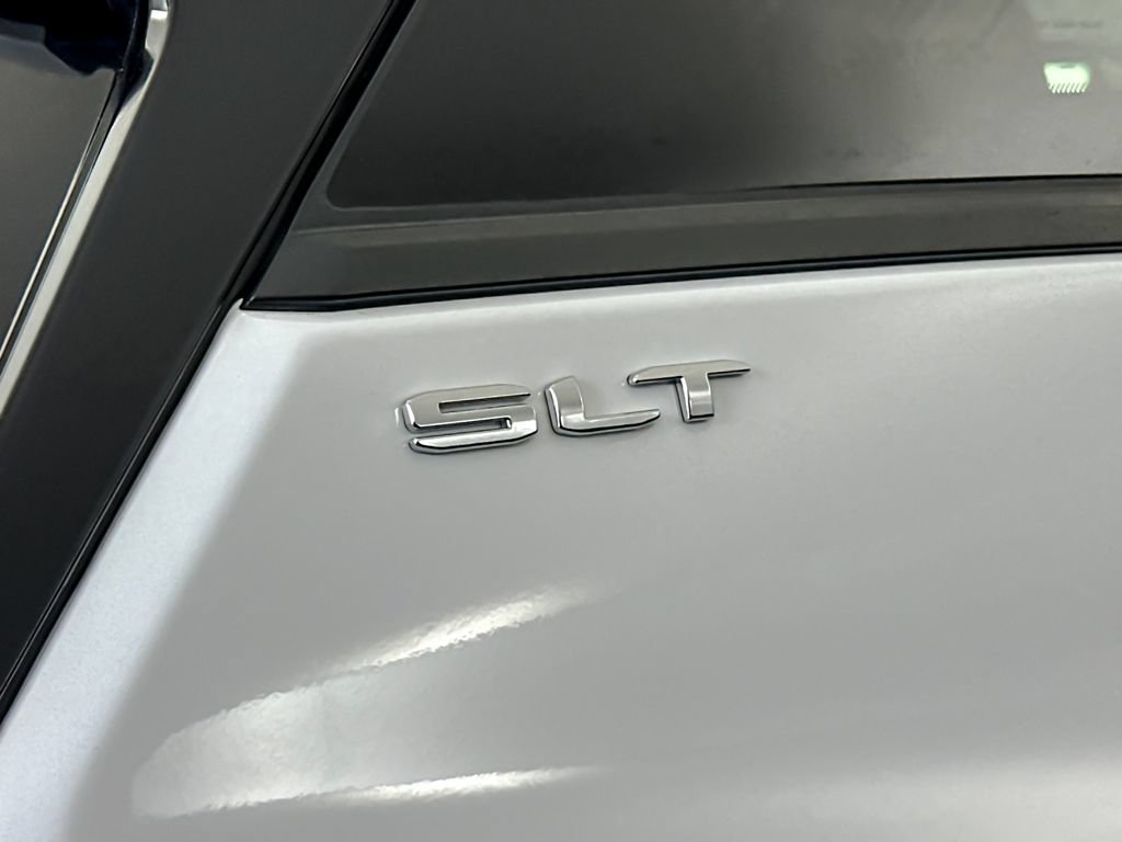 Used 2024 GMC Terrain SLT AWD/4WD image 25