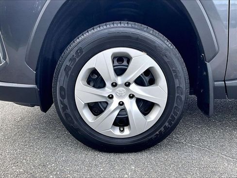 Used 2023 Toyota RAV4 LE AWD/4WD image 7