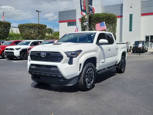 Used 2025 Toyota Tacoma TRD Sport image 5
