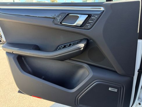 Used 2024 Porsche Macan image 26