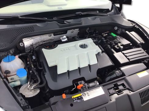 Used 2013 Volkswagen Beetle TDI FWD image 11