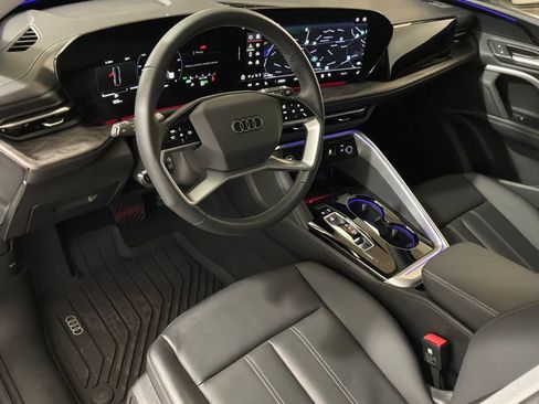 Used 2025 Audi Q5 Premium w/ Convenience Package image 19