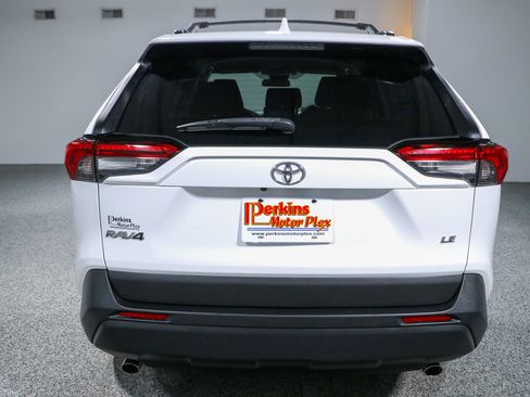 Used 2020 Toyota RAV4 LE FWD image 8