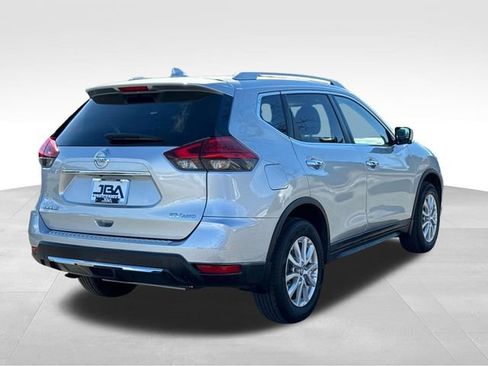 Used 2017 Nissan Rogue SV w/ SV Premium Package image 28