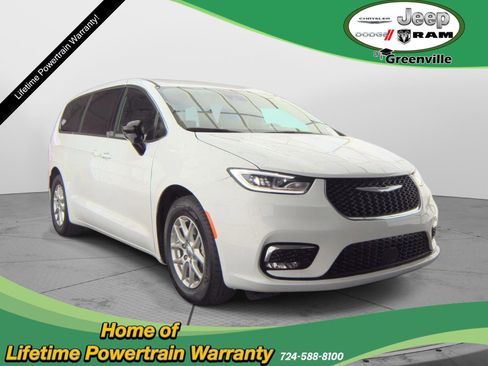 Used 2025 Chrysler Pacifica Select FWD image 1