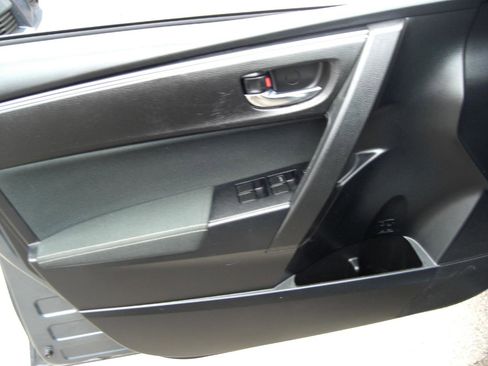 Used 2017 Toyota Corolla LE FWD image 16