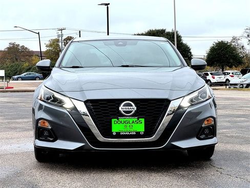 Used 2019 Nissan Altima 2.5 SV image 3