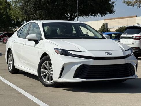 Used 2025 Toyota Camry LE FWD image 2