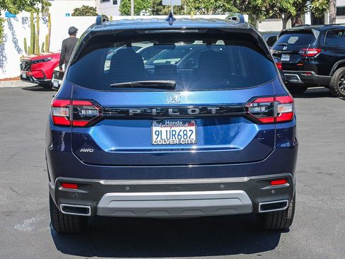 Used 2024 Honda Pilot Touring image 8