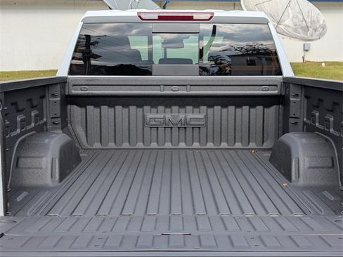 New 2026 GMC Sierra 1500 SLT image 8