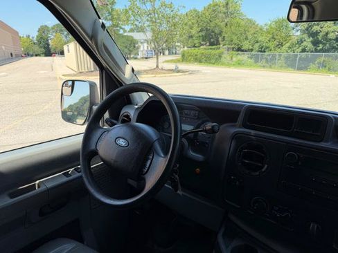 Used 2013 Ford E-250 and Econoline 250 w/ Commercial Cargo Van Pkg RWD image 12