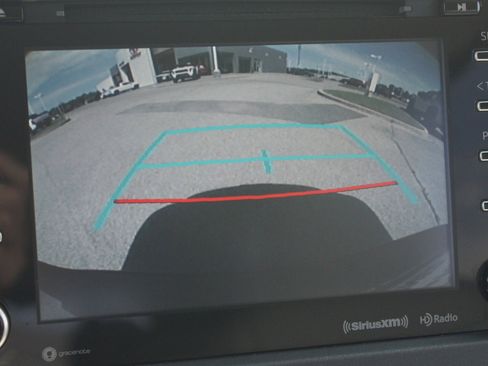 Used 2018 Toyota Sienna XLE w/ XLE Navigation Package FWD image 8