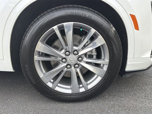 Used 2023 Cadillac XT6 Premium Luxury image 12