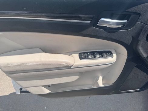 Used 2019 Chrysler 300 Touring L w/ Quick Order Package 22F RWD image 11