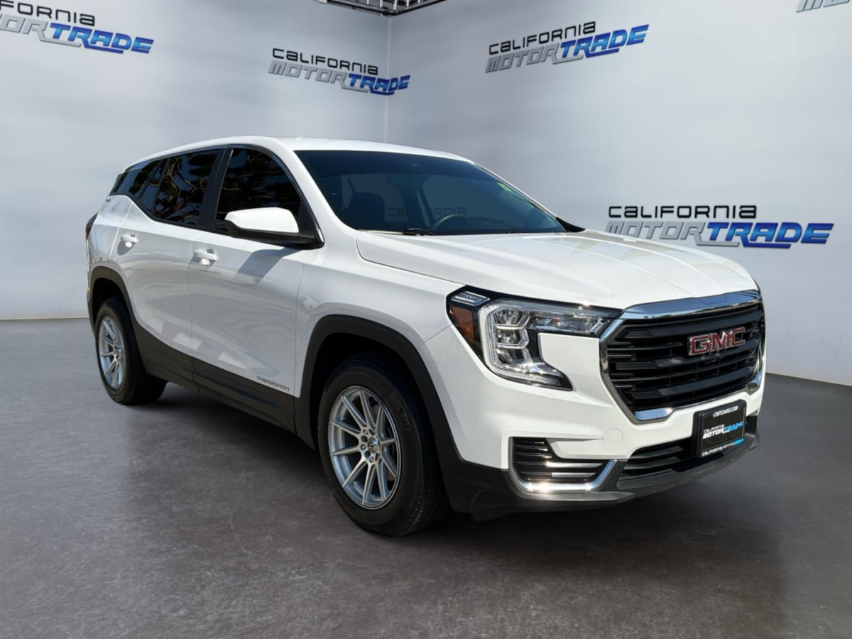 Used 2022 GMC Terrain SLE FWD image 3