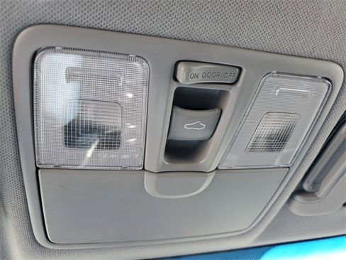 Used 2013 Hyundai Veloster w/ Tech Pkg image 28