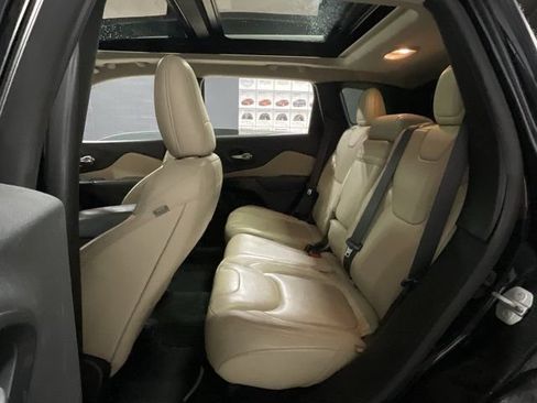 Used 2015 Jeep Cherokee Limited w/ Luxury Group AWD/4WD image 19