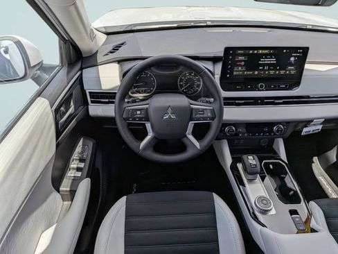 New 2026 Mitsubishi Outlander SE FWD image 14