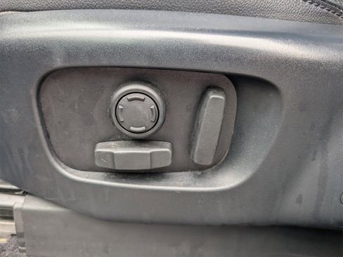 Used 2020 Land Rover Discovery SE image 16