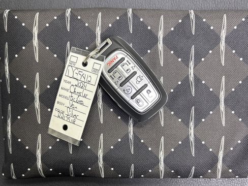 Used 2024 Chrysler Pacifica Limited w/ S Appearance Package image 47