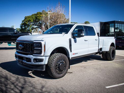 Used 2025 Ford F450 Platinum image 5