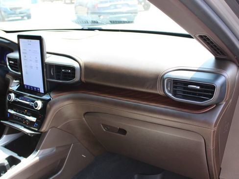 Used 2022 Ford Explorer King Ranch w/ Premium Technology Package RWD image 34